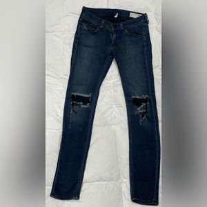 Rag and bone skinny jeans waist 25”, comes from smoke and pet free home.
